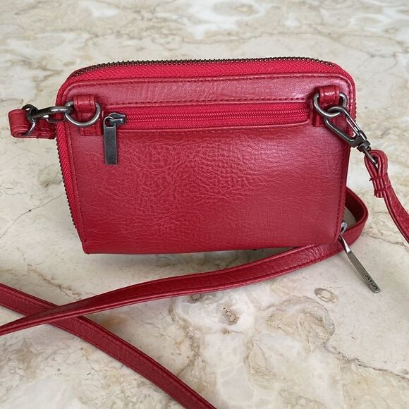 Matt & Nat Odelay Dwell Crossbody Bag Red Vegan Cruelty-Free Leather - Picture 2 of 16